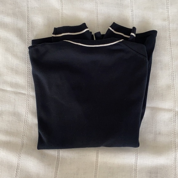 Dark Navy with white piping Liz Claiborne cardigan. - Picture 4 of 10